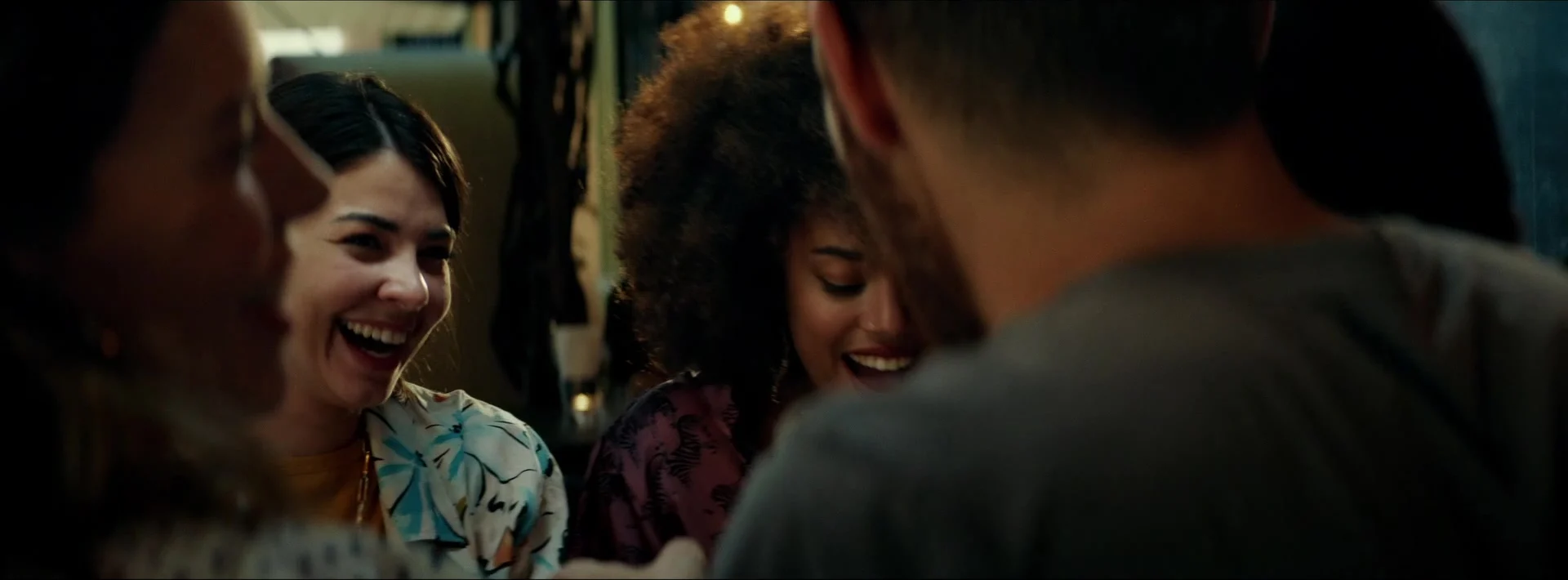 People sharing a pizza in the Crosta & Mollica video.